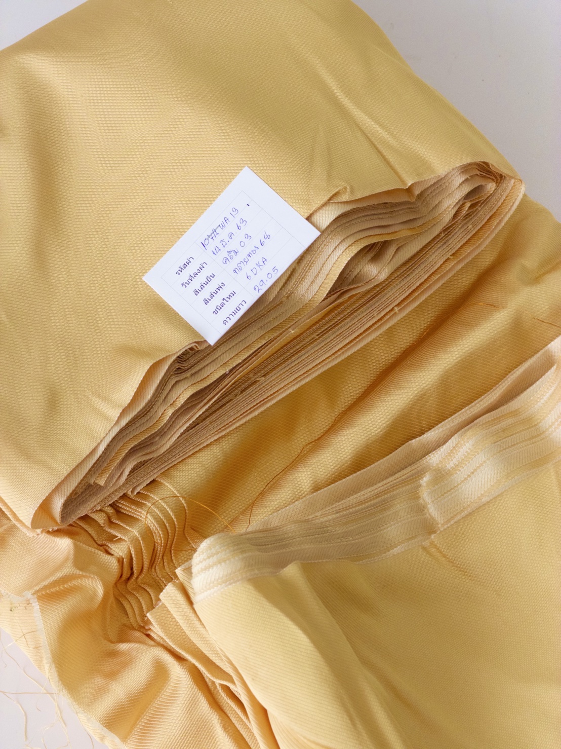 ผ้าไหมยก 4ตะกอ สีพื้นเนื้อลูกฟูก ไหมแท้ เฉดสีเหลืองทรายทอง ขายตามความยาวเมตร รหัส B-119-1074WA13