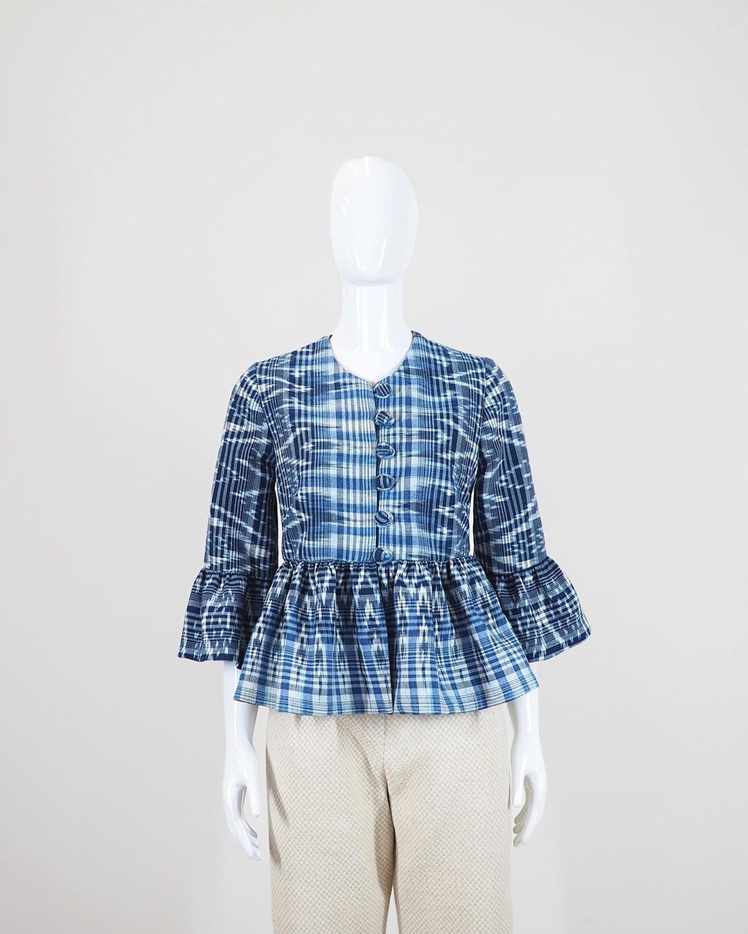 แบบตัด เสื้อผ้าไหม (ไม่รวมผ้า) ตามแบบ รหัส CUT-51-03246720