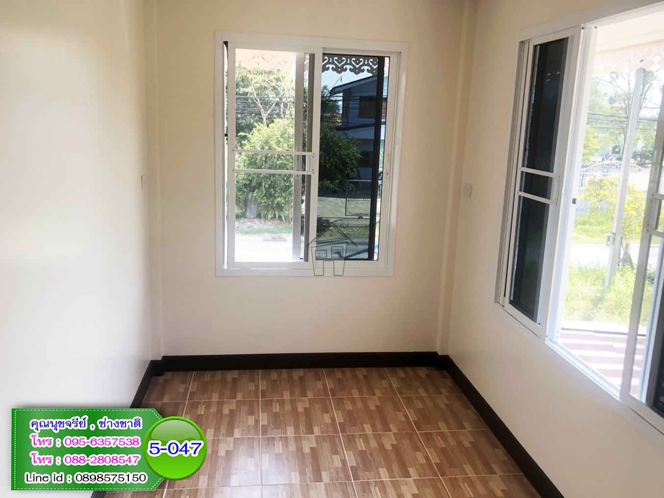 5-047 - บ้านน็อคดาวน์สองชั้นสีน้ำตาล - หลังใหญ่ - ทรงจั่ว