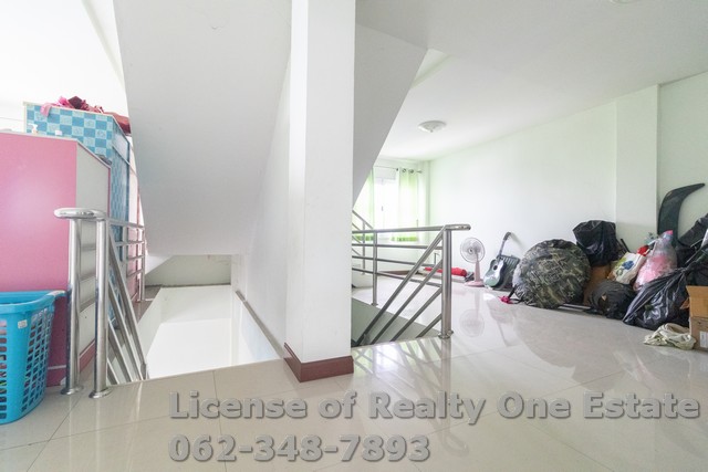 ขายอาคารพาณิชย์ 4 ชั้น ห้องมุม 2 คูหา ติดถนนใหญ่ ใกล้โรงเรียนบ้านบางเลน ทำเลทองสำหรับธุรกิจ