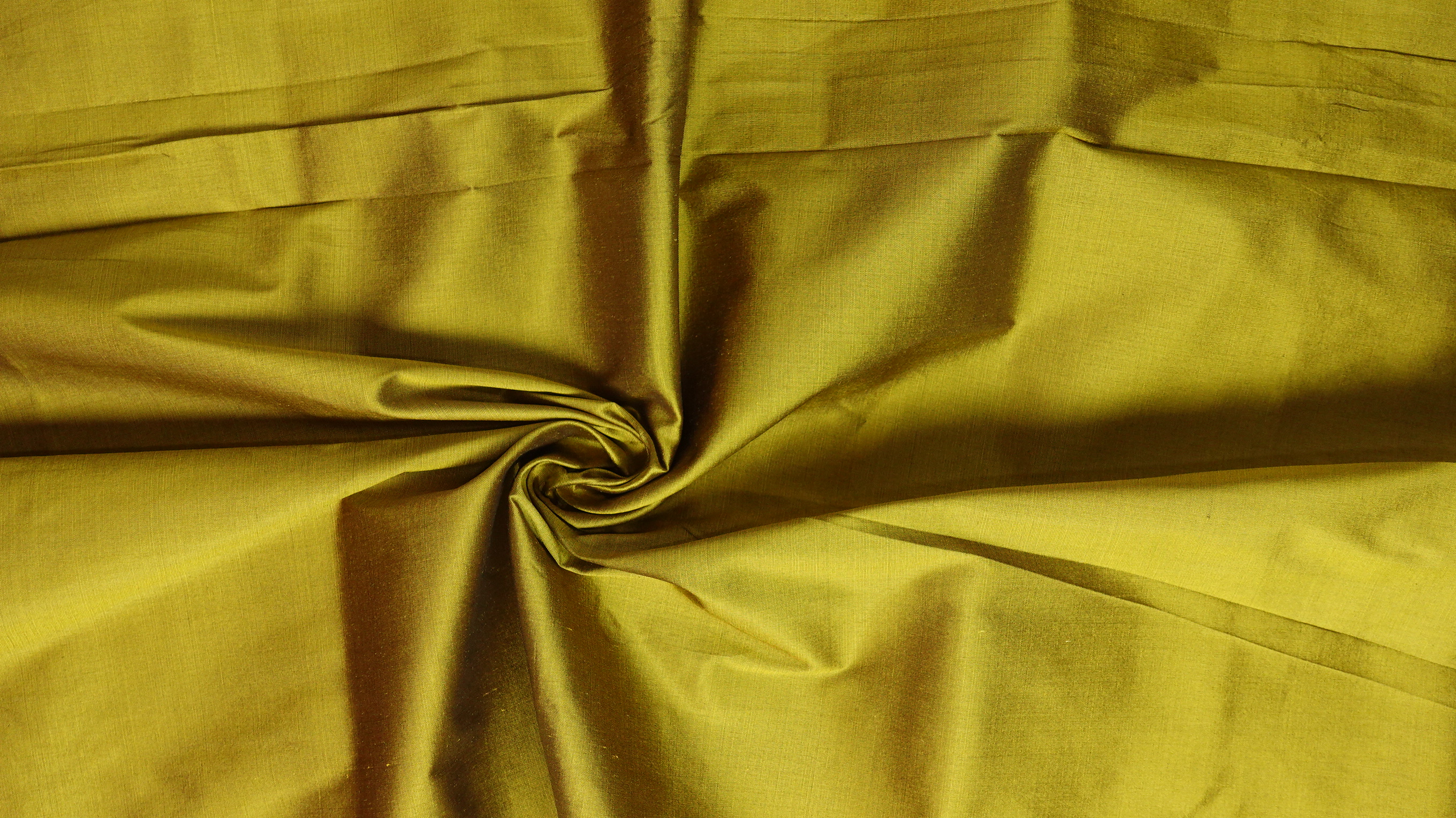 ผ้าไหมสีพื้น เนื้อเรียบ ไหมแท้ 2เส้น สีแก่นขนุน (ราคาต่อหลา) รหัส C-NY-SKU-36573