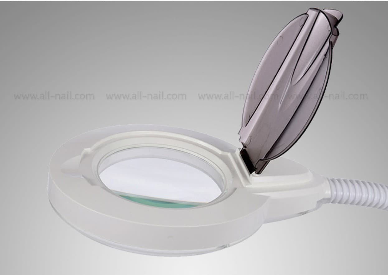 โคมไฟแบบตั้งโต๊ะ มีเลนส์ขยาย