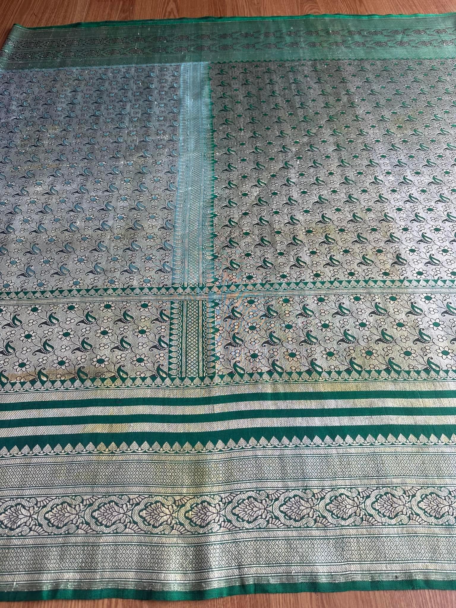 ซิ่น ผ้าปาโตล่ายกเงิน เส้นยืนไหมแท้ ขนาด 113x210ซม มีหน้านาง พื้นสีเขียว รหัส N9-SIL0526661