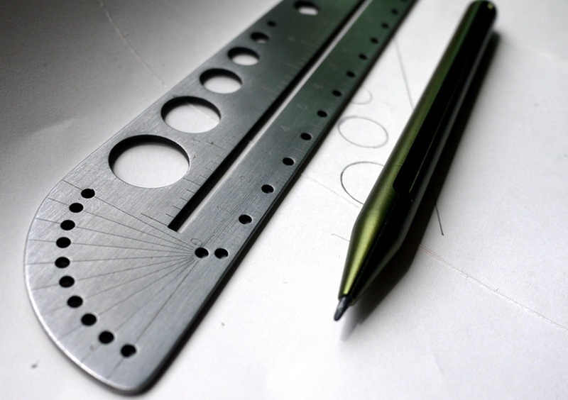 ไม้บรรทัดเขียนแบบ ทรงมีดมาเชเต้ ค่าย EDC GEAR