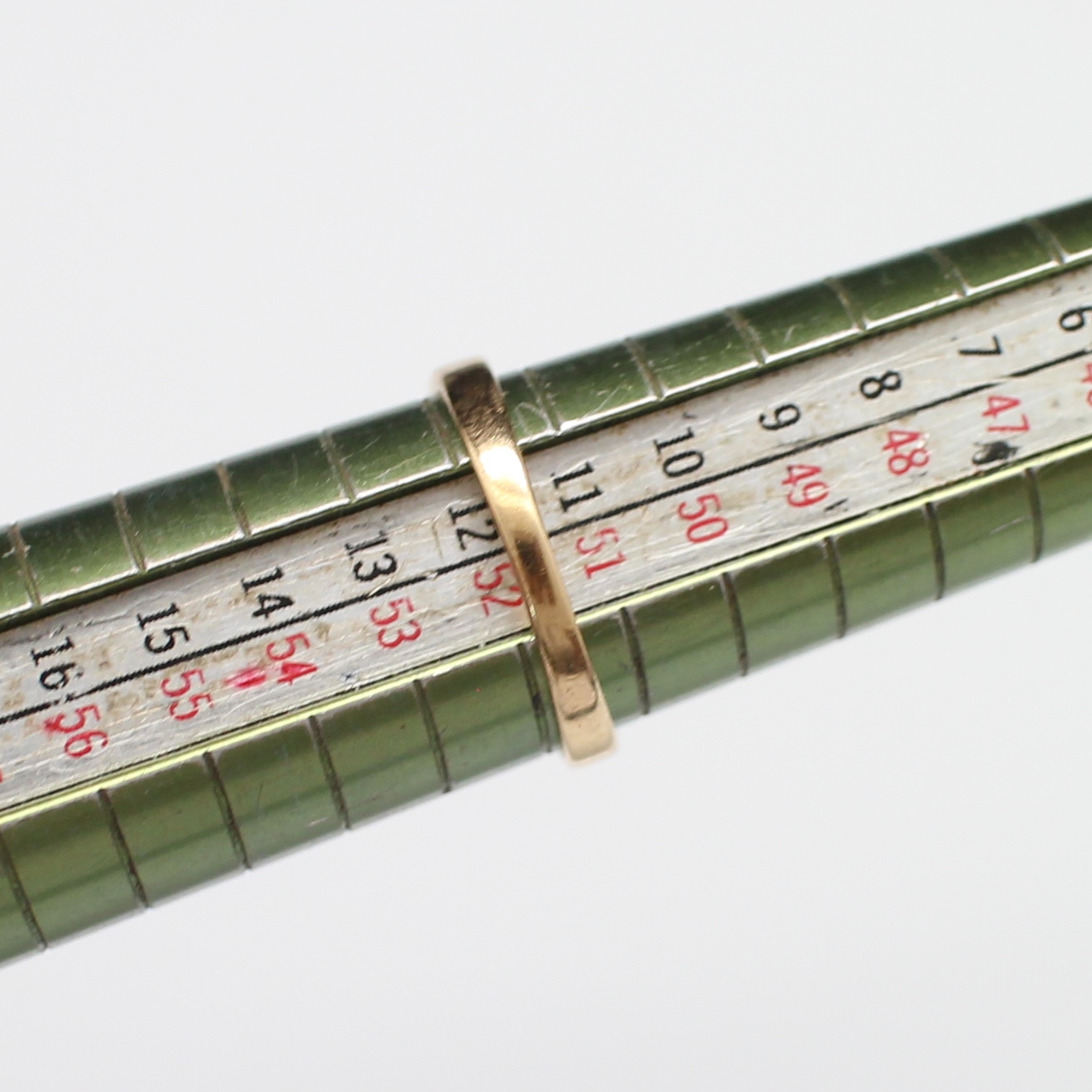 RG250115 แหวนทับทิมบ่าข้างไพลิน ล้อมเพชรแท้ 24 เม็ด 0.20 กะรัต ทองแท้ 14k นน. 2.7 กรัม ขนาดแหวน 52