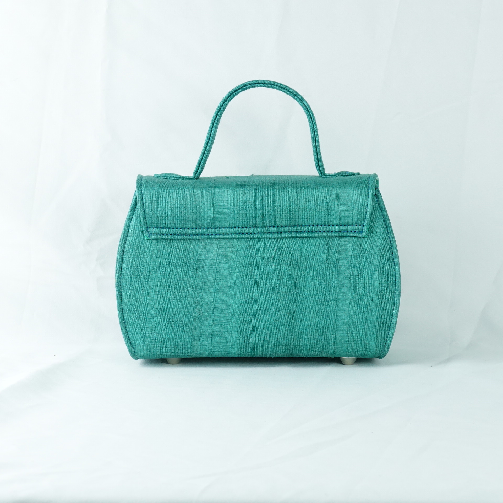 กระเป๋าถือผ้าไหมทรงกล่องฝาพับ ขนาด 21x13x10ซม.ความสูงหูจับ 7ซม. สีเขียวเทอร์ควอยซ์ รหัส GLA-TT-060468142