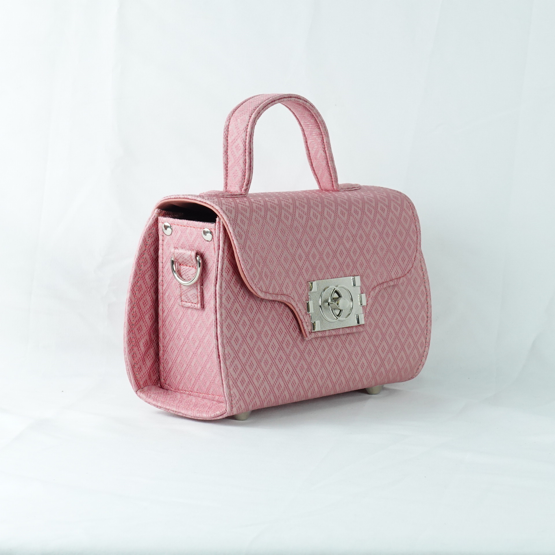 กระเป๋าถือผ้าไหมทรงกล่องฝาพับ ขนาด 21x13x10ซม.ความสูงหูจับ 7ซม. สีชมพู รหัส GLA-TT-060468148