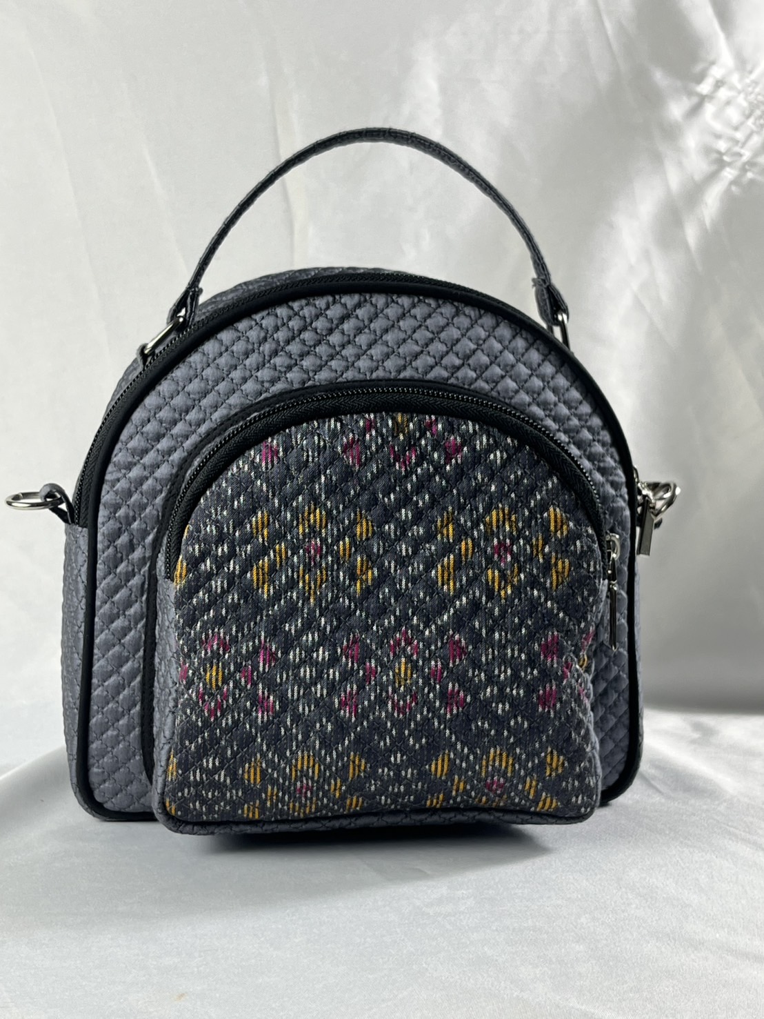 กระเป๋าผ้าไหม ทรงมินิ ขนาด 14x23x22ซม.ความสูงหูจับ 8 ซม. สีเทา รหัส GLA-ME-07106816