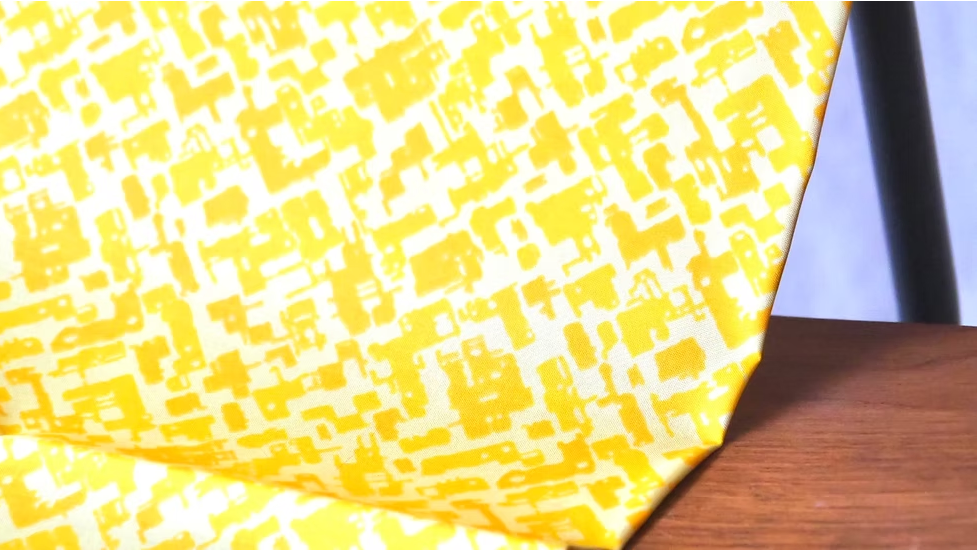 ผ้าไหมพิมพ์ลายไหม 2เส้น เนื้อเรียบ (ราคาต่อหลา) พื้นสีเหลือง รหัส A4-CT-103497