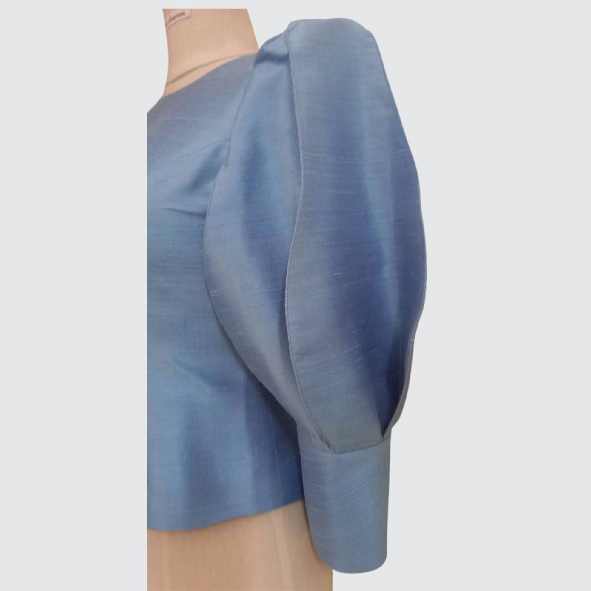 เสื้อผู้หญิง ตัดเย็บจากผ้าไหมสีพื้น เนื้อหยาบ ไหมแท้ 100% | ตัดเย็บตามรูปร่าง | เลือกผ้า ส่งไซส์ได้