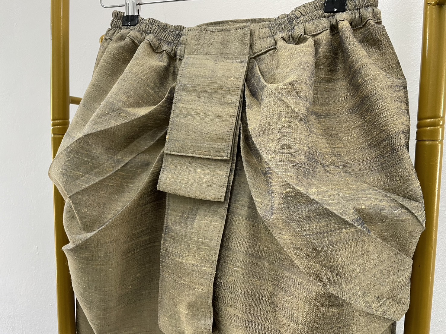 สั่งตัดเย็บ โจงกระเบน เอวยางยืด ติดตะขอ มีซิปซ่อนหลังทบหน้าผ้าโจง ทรงตามแบบ (ไม่รวมผ้า) รหัส CUT-JHN-0730671