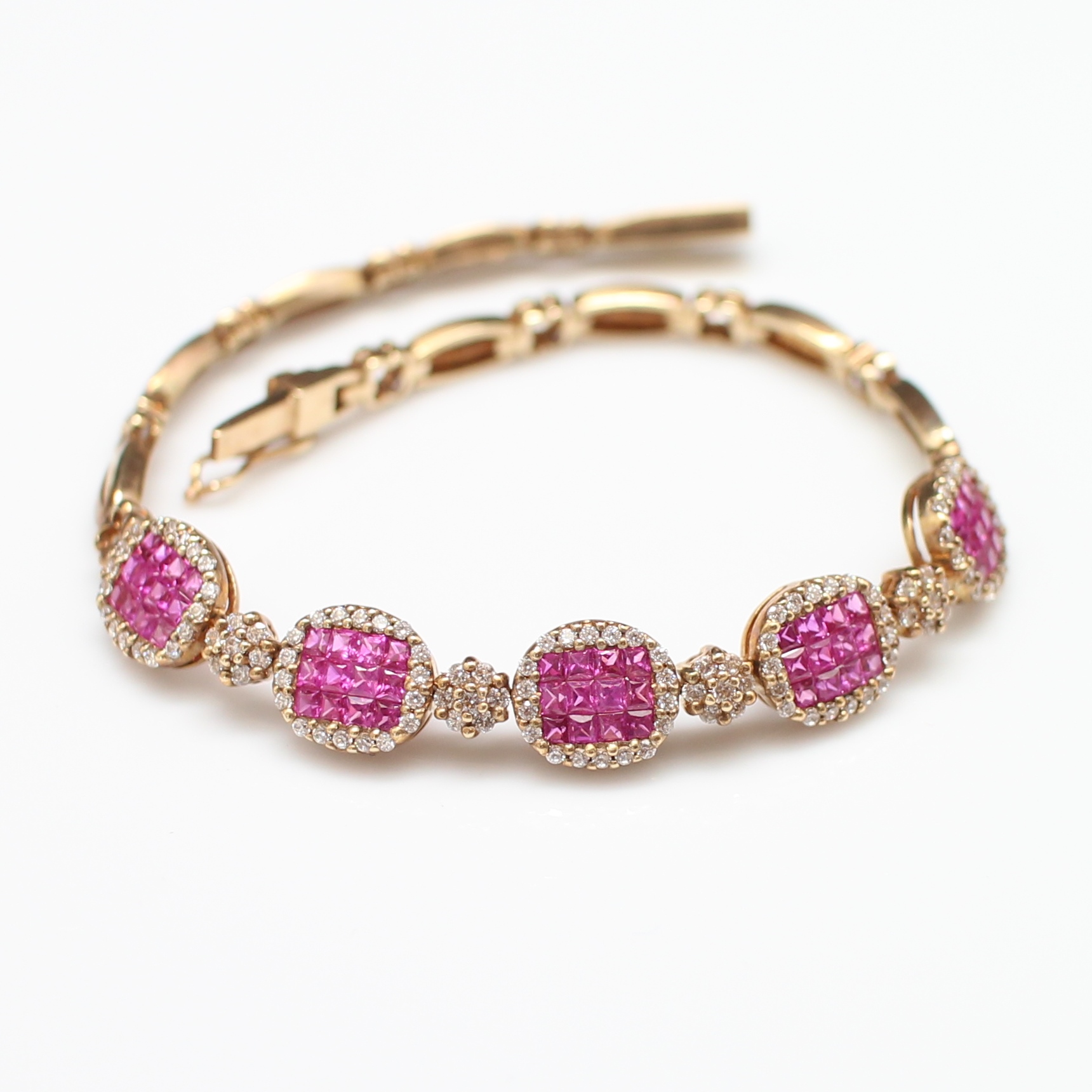 BL25041 สร้อยข้อมือทับทิมเจียรไนล้อมพลอยขาว ทองแท้ 14k นน.รวม 11.8 กรัม ยาว 18 ซม. ทับทิมสีหวานมาก