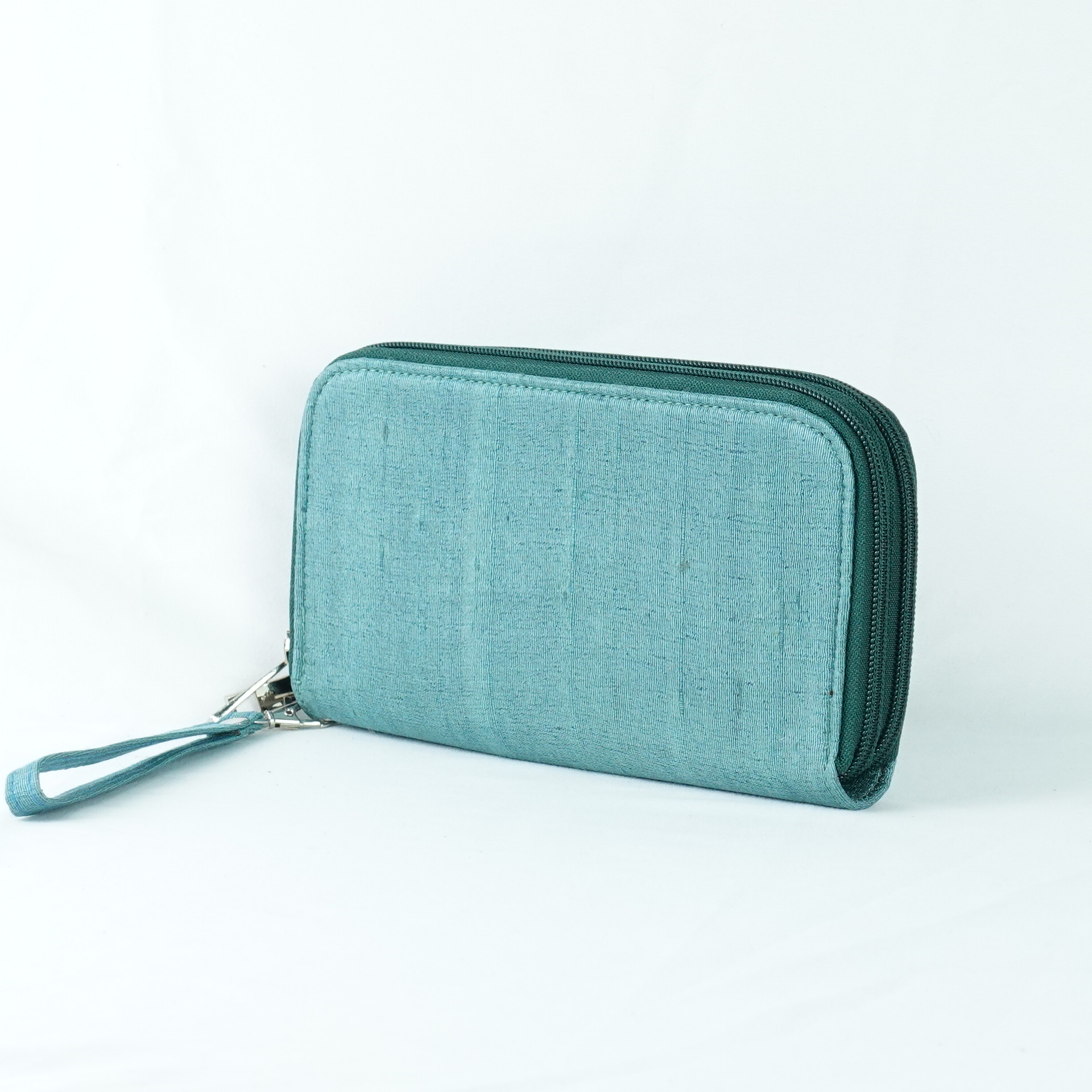 กระเป๋าเงินผ้าไหม ซิปรอบ2ซิป ขนาด 3x11x21ซม.พื้นสีเขียวมิ้น รหัส GM-TT-060568176