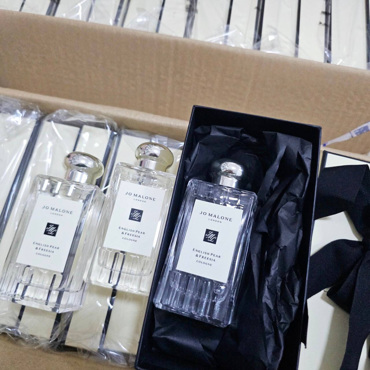 น้ำหอมแท้ Jo malone English pear & freecia 100ml ( limited wave bottle ) อปก. กล่อง โบว์