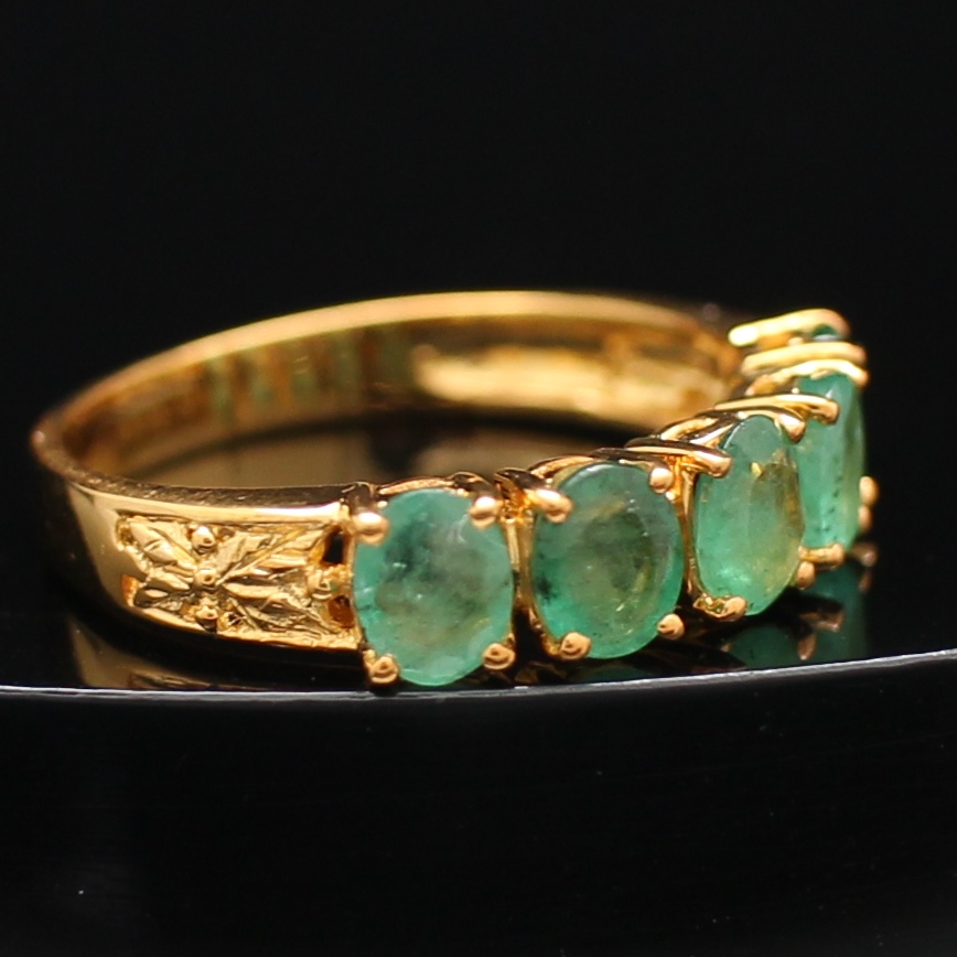 RG250072 แหวนมรกตแถวก้านฉลุลาย ทองแท้ 90% นน.รวม 3.2 กรัม ขนาดแหวน 55