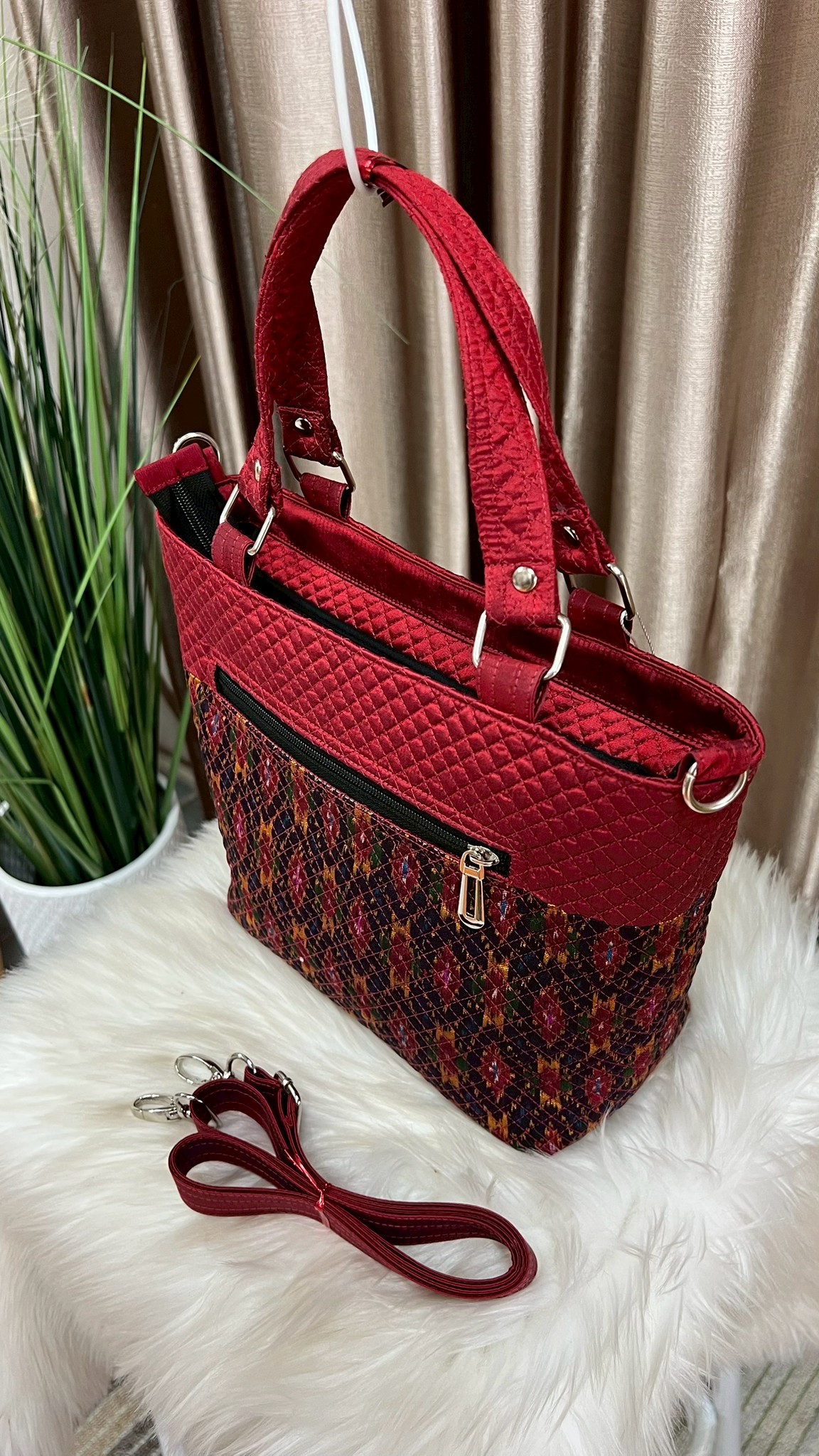 กระเป๋าถือผ้าไหม ทรงสายเดี่ยว ขนาด 5x9x9นิ้ว สีม่วง รหัส GLA-PK-0408681411