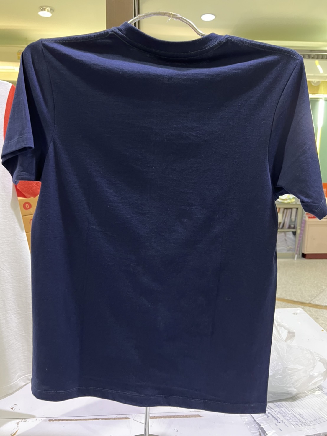 เสื้อยืดสีกรมพร้อมสกรีน