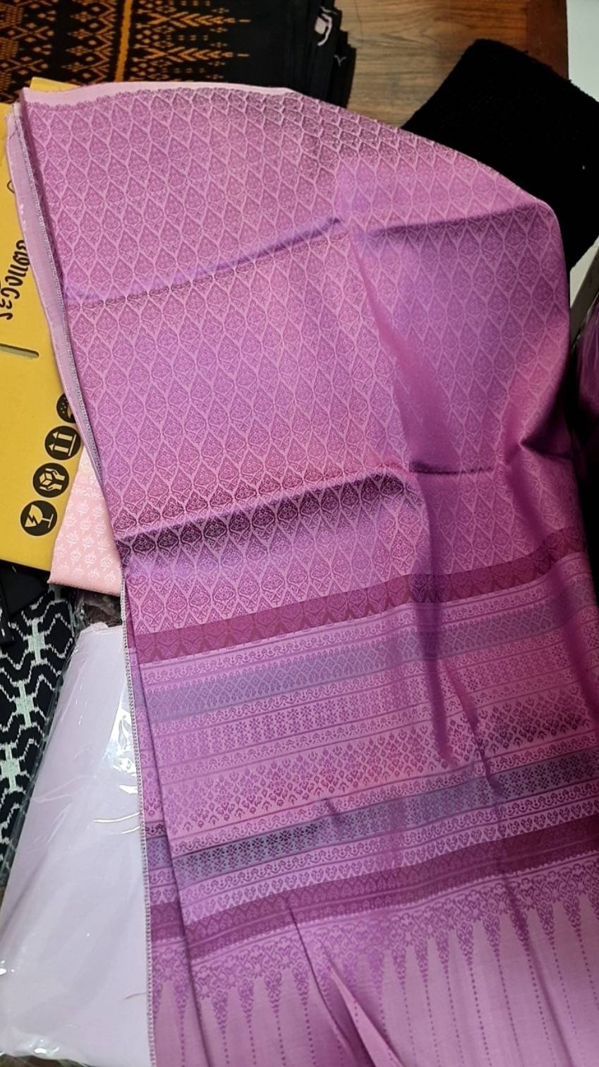 ซิ่น ผ้าไหมยกสุรินทร์ ไหมแท้ ขนาด 1x2เมตร พื้นสีชมพูกลีบบัว รหัส N11-119-10316813