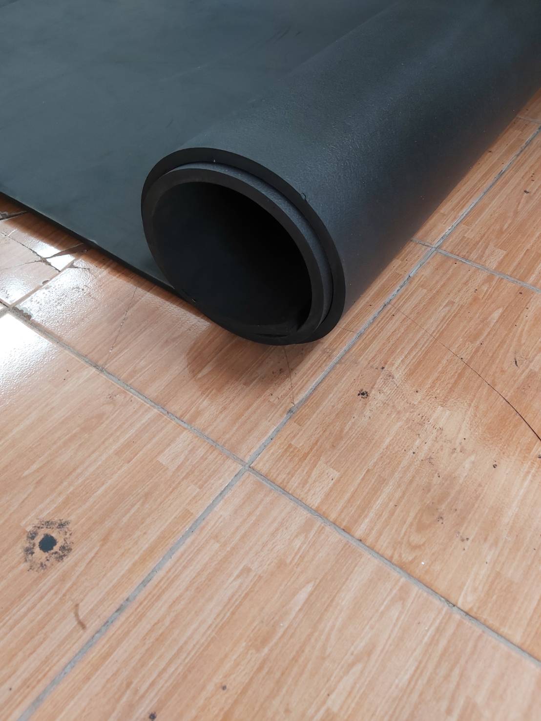 แผ่นยางม้วนปูพื้นฟิตเนสเมตรละ650