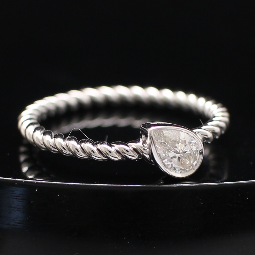 RG250207 แหวนเพชรหยดน้ำเม็ดเดี่ยว เพชรแท้ 0.30 กะรัต ทองแท้ 18k นน.รวม 2.1 กรัม ขนาดแหวน 52