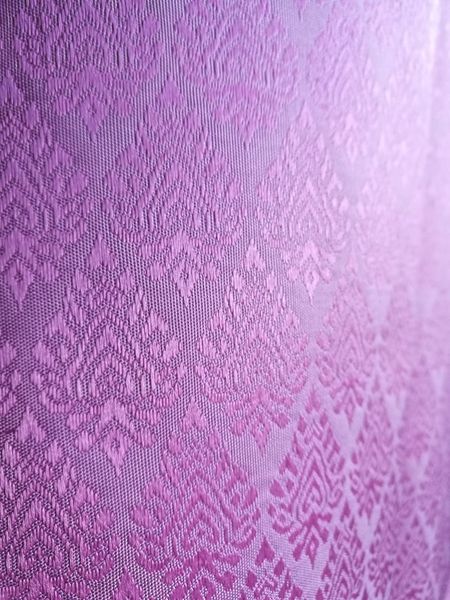 (ผ้าชุด)ไหมยกสุรินทร์ ขนาด 1x4เมตร (ลาย 2เมตร+สีพื้น 2เมตร) สีชมพู รหัส N10-NY0315666