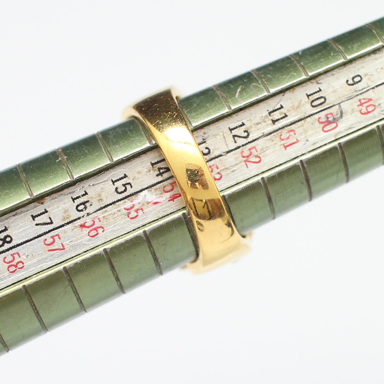 RG250214 แหวนทับทิมล้อมเพชร เพชรแท้ 8 เม็ด 1.20 กะรัต , 4 เม็ด 0.48 กะรัต , 10 เม็ด 0.70 กะรัต และ 14 เม็ด 0.56 กะรัต เพชรแทปเปอร์ 0.60 กะรัต เพชรรวม 3.54 กะรัต ทองแท้ 18k นน.รวม 14.2 กรัม ขนาดแหวน 54