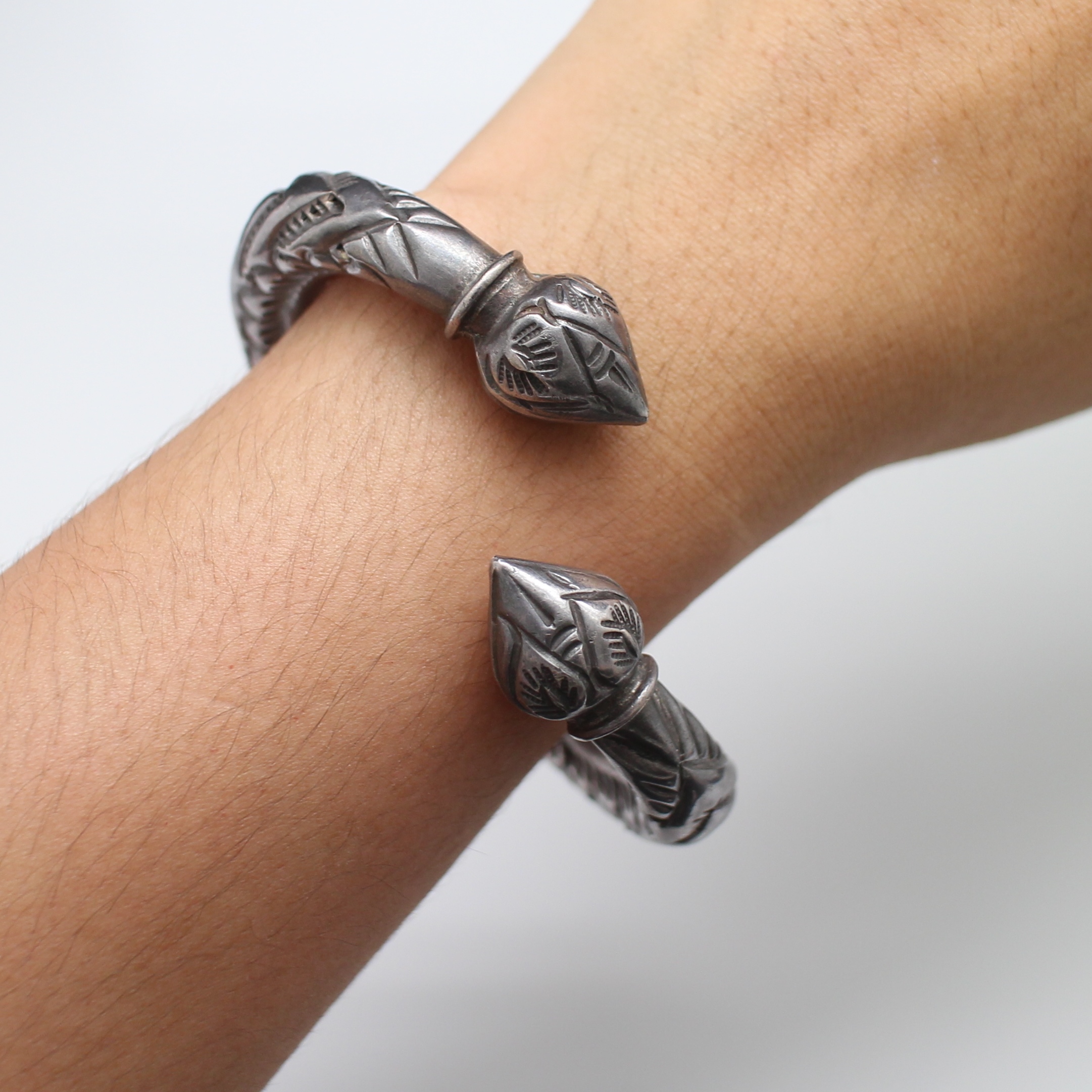 SI0004 กำไลเงินหัวบัว เงินแท้ 92.5 % นน. 29.5 กรัม เส้นผ่านศูนย์กลาง 5.5 cm.