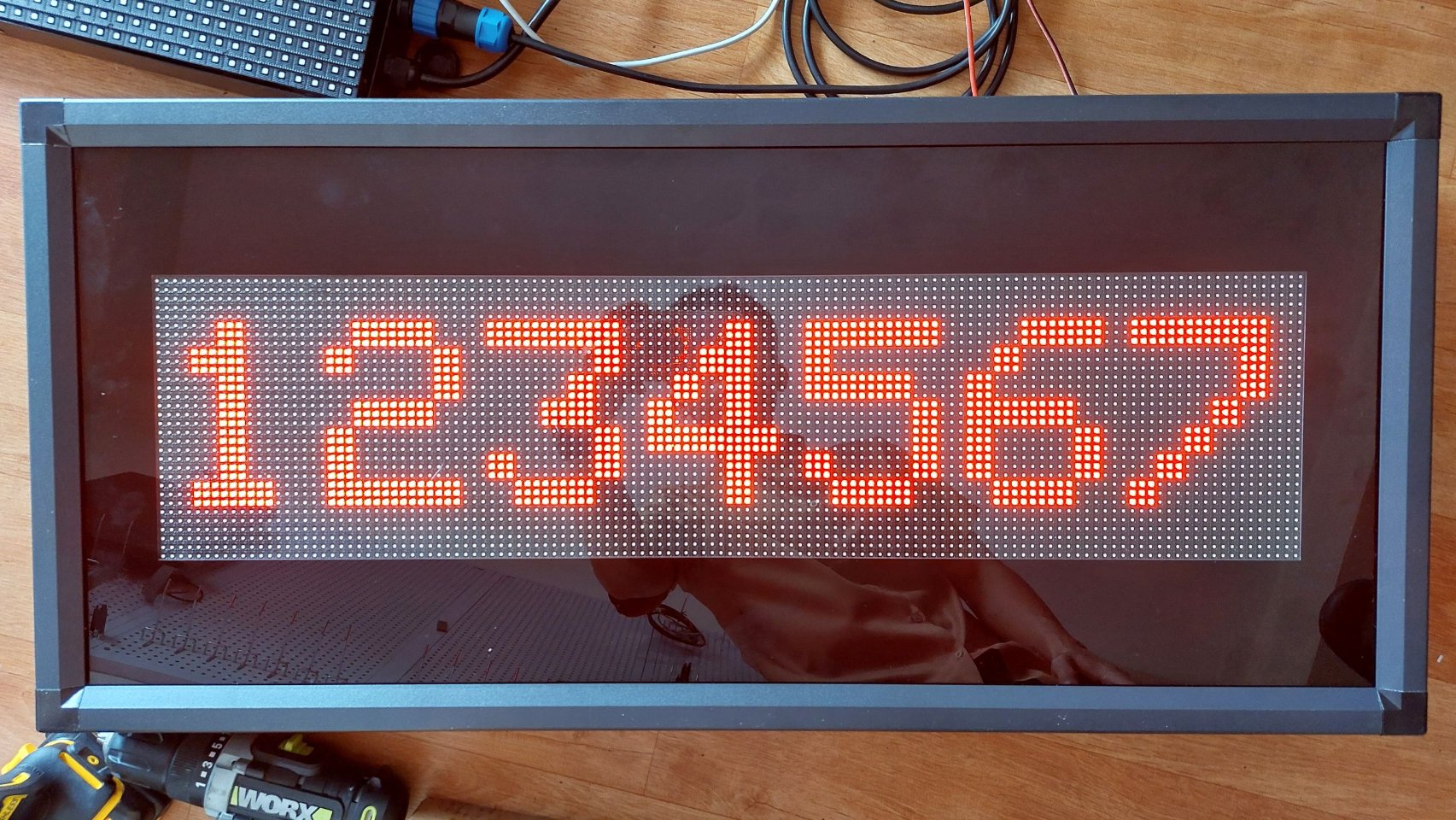ป้ายไฟ LED P5 ขนาด 35x77cm แสดงจำนวนช่องจอดรถที่ว่าง รับข้อมูลผ่าน RS485
