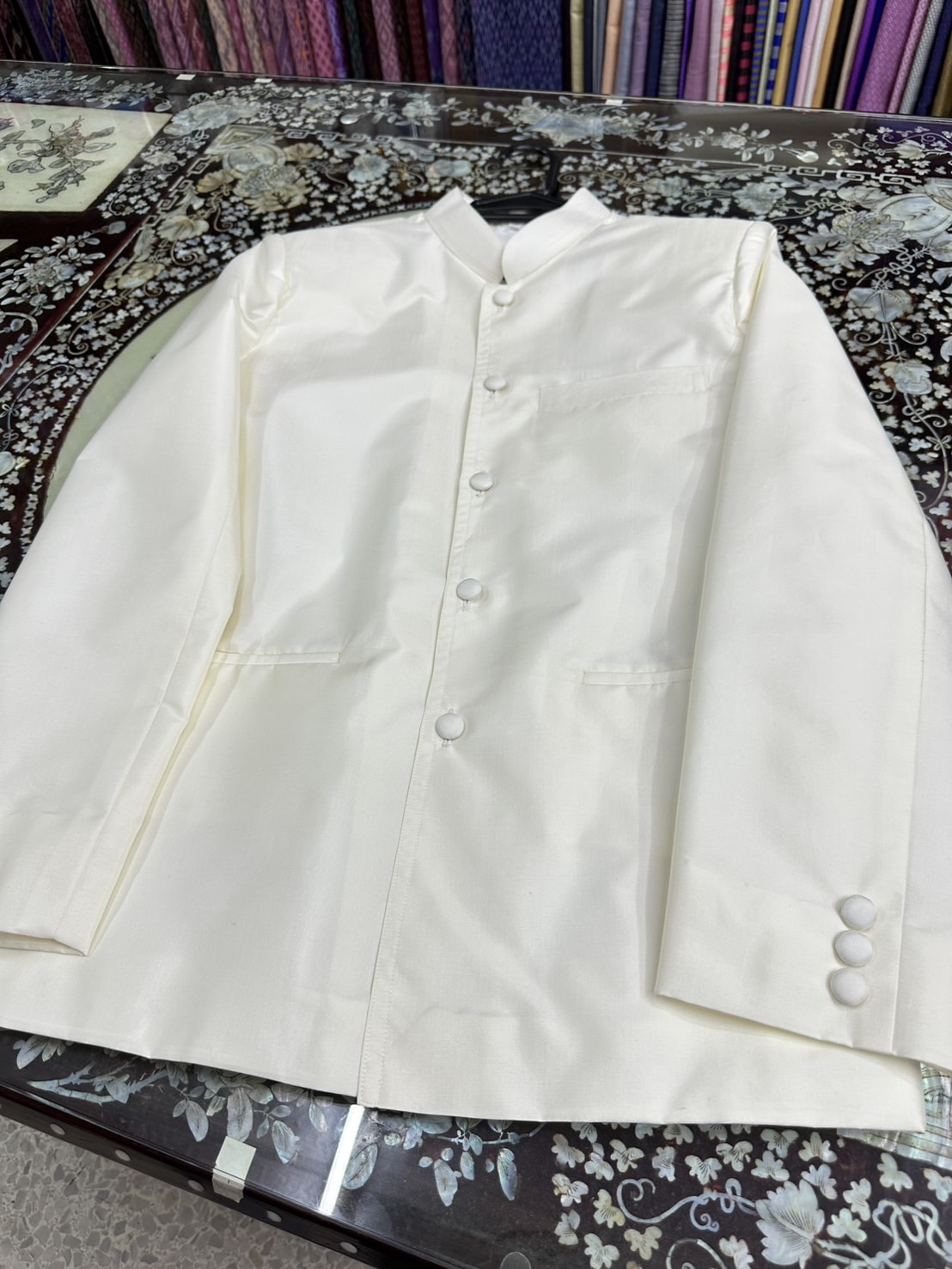 เสื้อสูทไหมคอพระราชทาน แขนยาว เนื้อเรียบ ไหมแท้ size S อก 38นิ้ว รหัส DM-ST-1213671