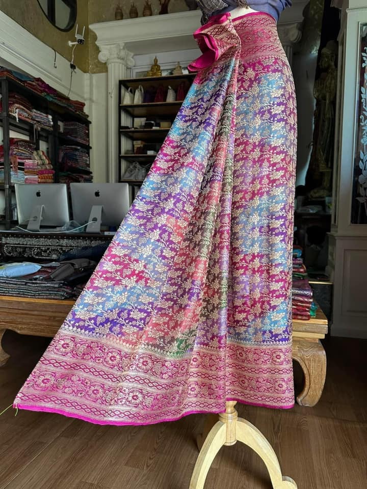 ซิ่น ผ้าปาโตล่า เส้นยืนไหมแท้ ขนาด 110x230ซม สีคละสี รหัส N9-SIL-1118660942