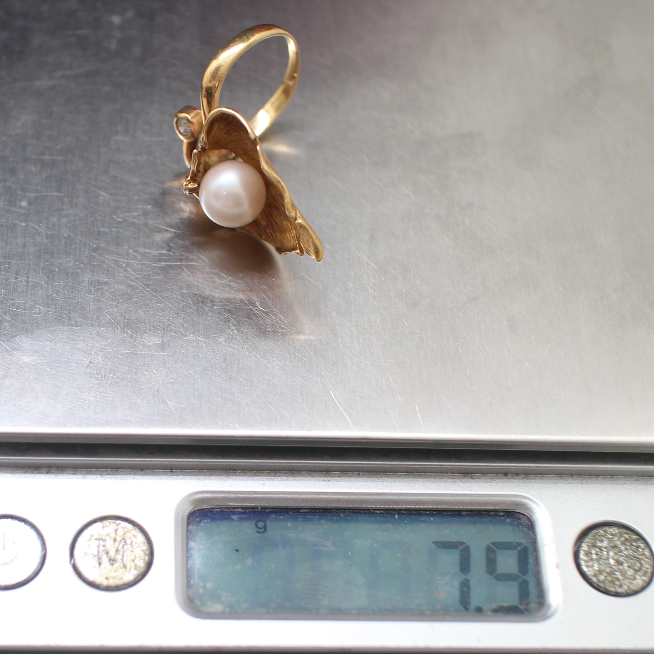 RG250233 แหวนใบไม้ประดับมุก เพชรแท้ 4 เม็ด 0.10 กะรัต ทองแท้ 18k นน.รวม 7.9 กรัม ขนาดแหวน 51