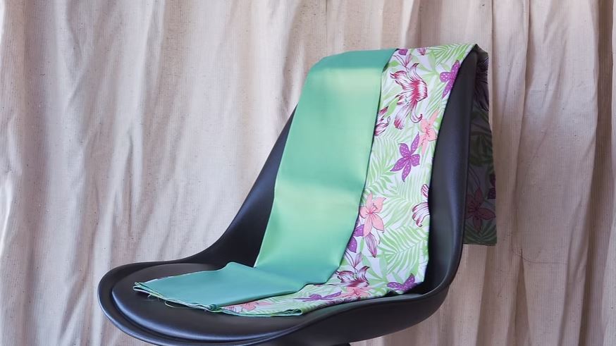 (ผ้าชุด)ไหมพิมพ์ลาย ไหมแท้ ขนาด 1x4หลา (ผ้าลาย2หลา+สีพื้น 2หลา) สีเขียว รหัส A40-CT-102014