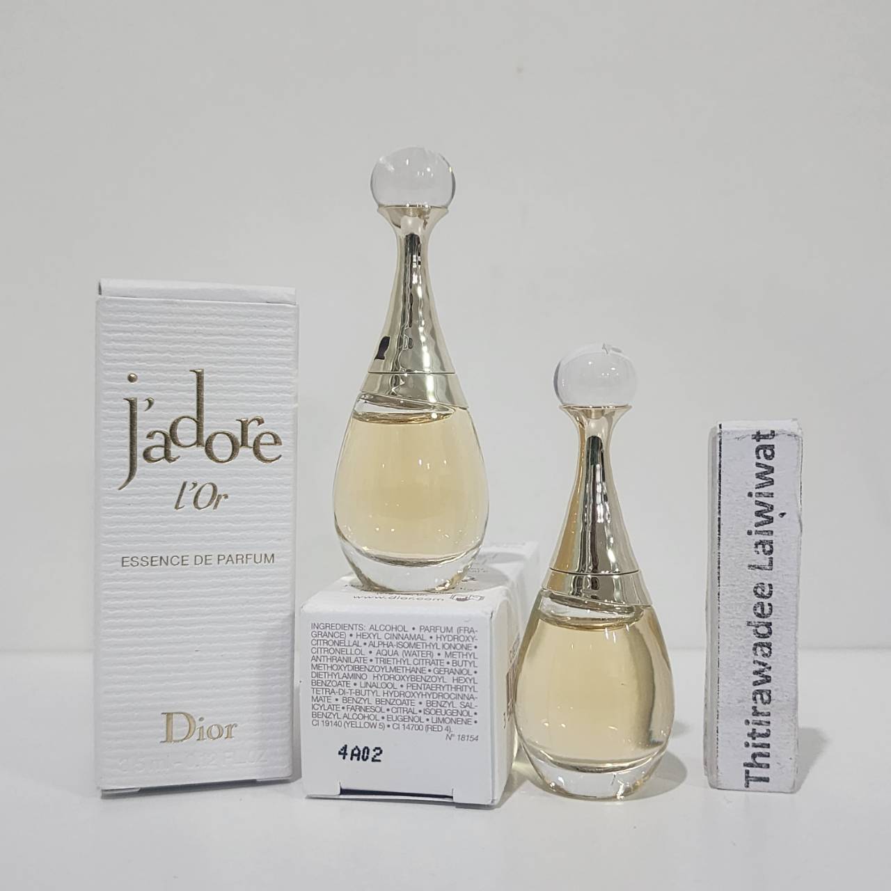 น้ำหอมจิ๋วมินิ Dior Jadore L'or Essence de Parfum 3.5mlแบบแต้มมีกล่อง ( Mini Perfume น้ำหอมขนาดพกพา) น้ำหอมจิ๋วมินิ ขวดน่ารัก ตั้งโชว์ก็สวย พกพาก็สะดวก หัวแต้มตามจุดชีพจร