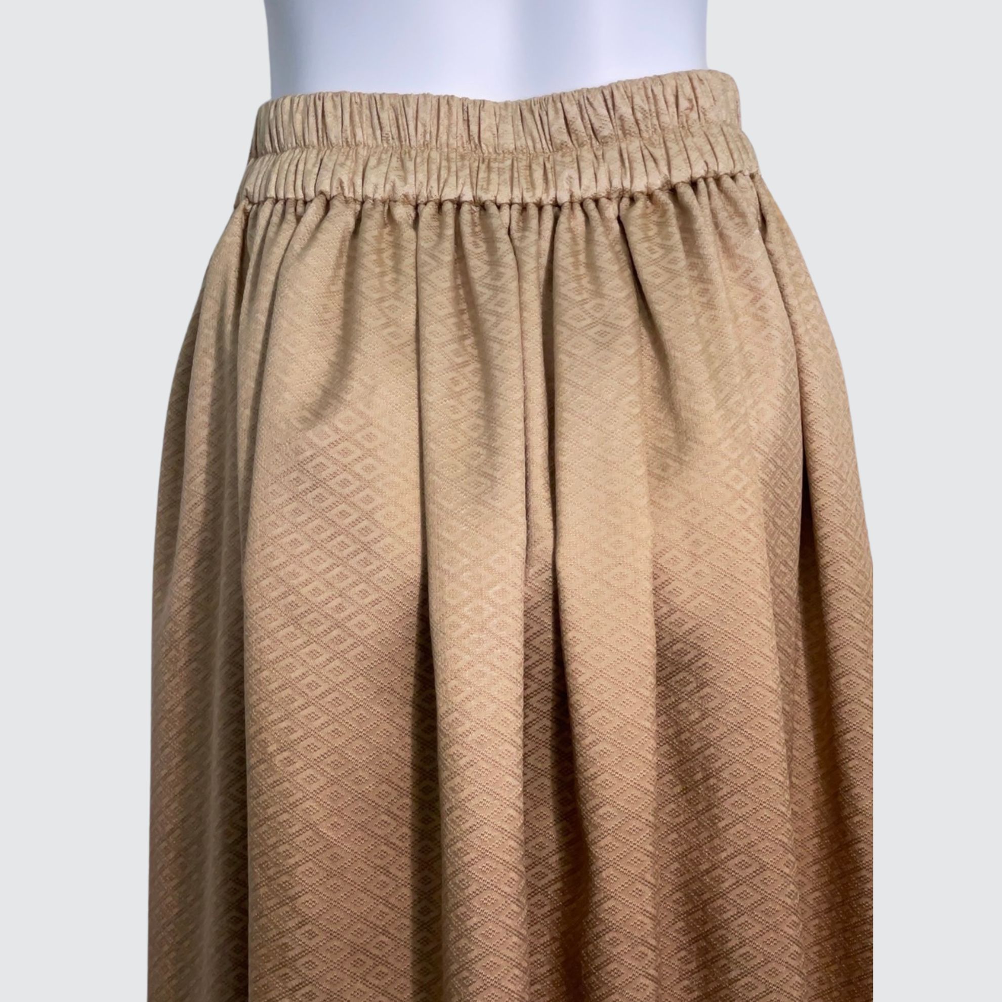 สั่งตัดเย็บ กระโปรงจับจีบตามแบบ ไม่อัดผ้ากาว ใส่ซับใน (ไม่รวมผ้า) รหัส CUT-ARW