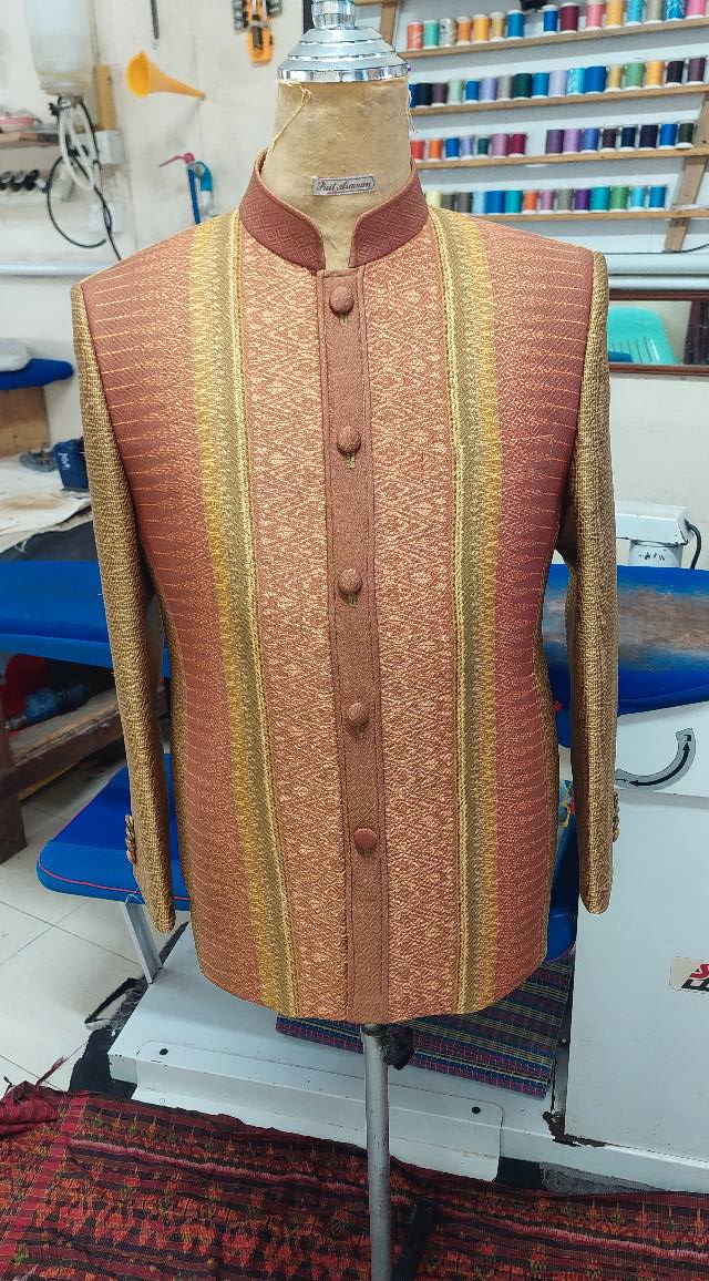 แบบตัด สูทพระราชทานชาย ผ้าไหม (ไม่รวมผ้า) chobmai x ARW รหัส CUT-ARW-0519671