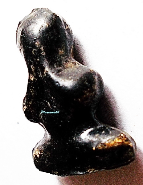 พระปิดตาพิมพ์ชลูด หลวงพ่อทองสุข วัดสะพานสูง จ.นนทบุรี เนื้อผงจุ่มรัก