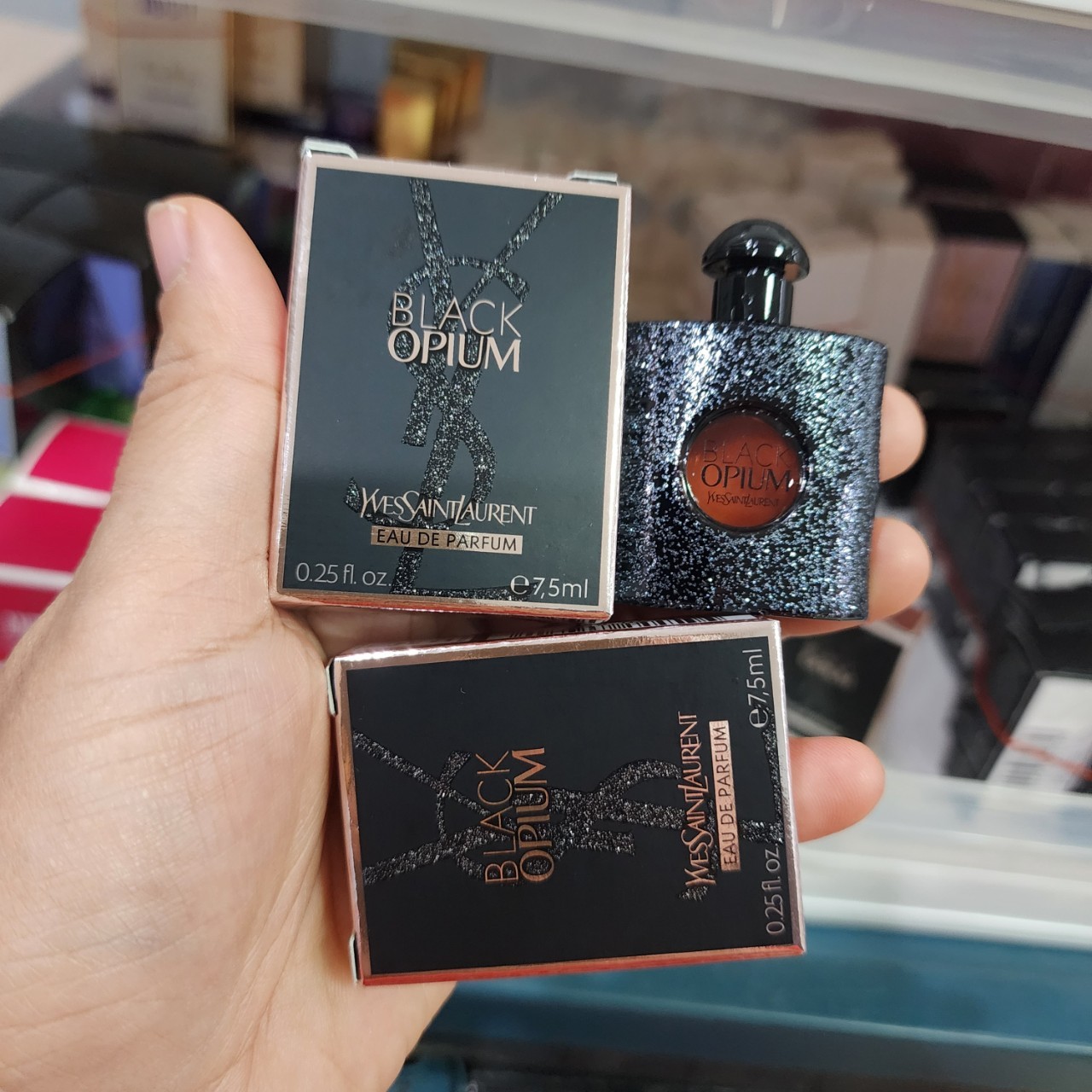 น้ำหอมจิ๋วมินิ YSL Black Opium EDP 7.5ml แบบแต้มมีกล่อง ( Mini Perfume น้ำหอมขนาดพกพา) น้ำหอมจิ๋วมินิ ขวดน่ารัก ตั้งโชว์ก็สวย พกพาก็สะดวก หัวแต้มตามจุดชีพจร
