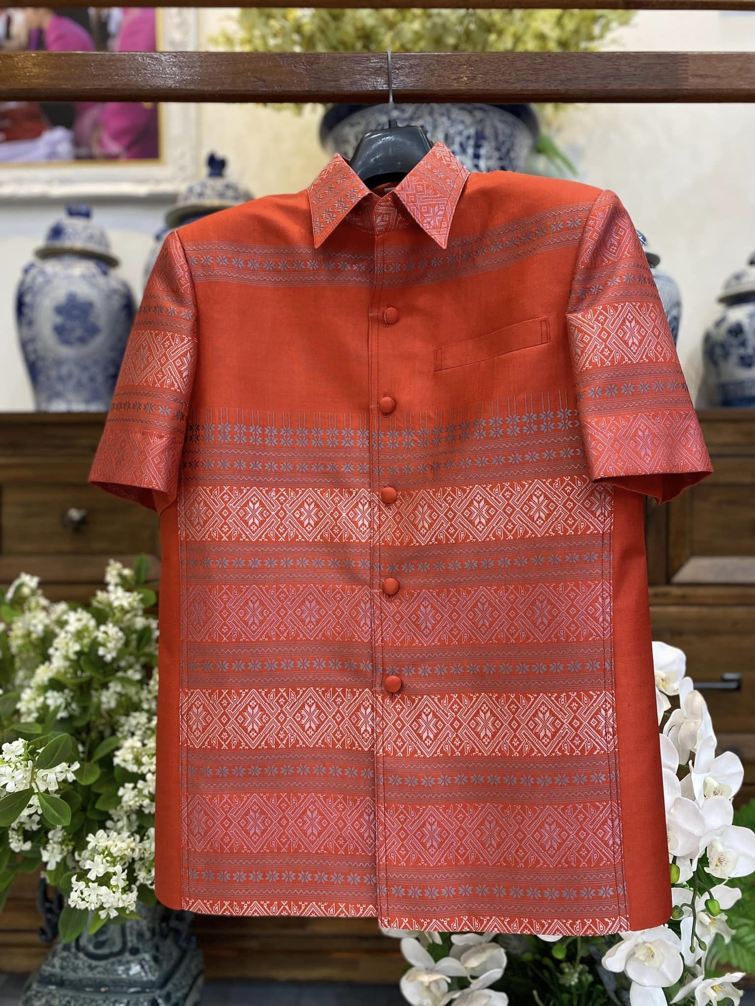 เสื้อสูทไหมแพรวา แขนสั้น พื้นสีส้มแสด เลือกไซส์ รหัส DR-BM09296611008