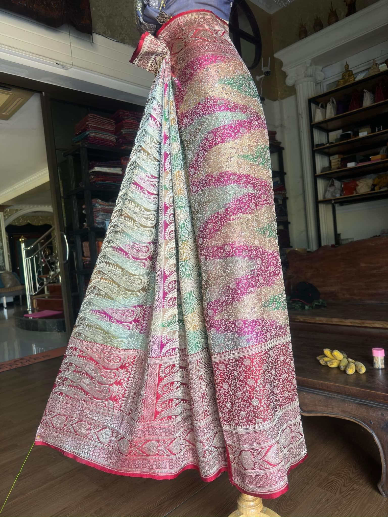 ซิ่น ผ้าปาโตล่า ไหมแท้ มีหน้านาง ขนาด 110x210ซม. สีคละสี รหัส N9-SIL-GN4