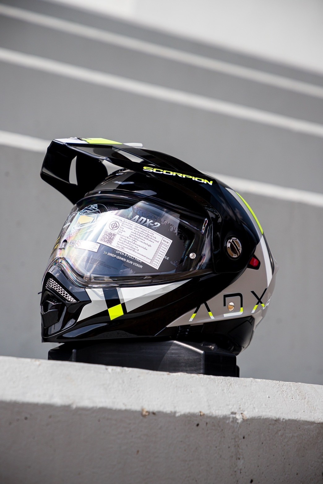 หมวกกันน็อค มอเตอร์ไซค์ #Enduro #touring #adventure แบบยกคางได้ Scorpion exo รุ่น ADX-2 ลาย Galane -Grey Black Yellow