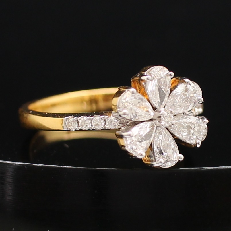 RG250278 แหวนดอกไม้เพชรหยดน้ำ เพชรหยดน้ำ 6 เม็ด 0.87 กะรัต และ เพชรกลม 9 เม็ด 0.09 กะรัต ทองแท้ 18k นน.รวม 3.8 กรัม ขนาดแหวน 53