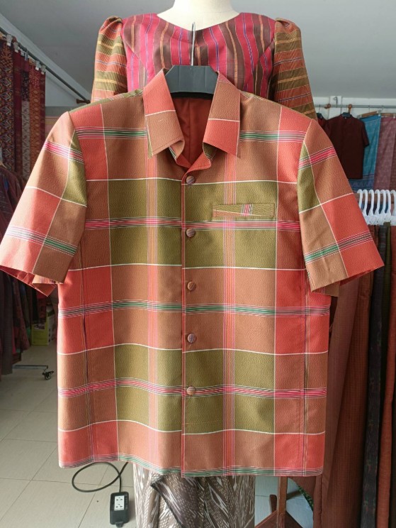 เสื้อสูทไหม แขนสั้น ลายโสร่งหางกระรอก ไซส์ L รหัส DR-91-0604681402