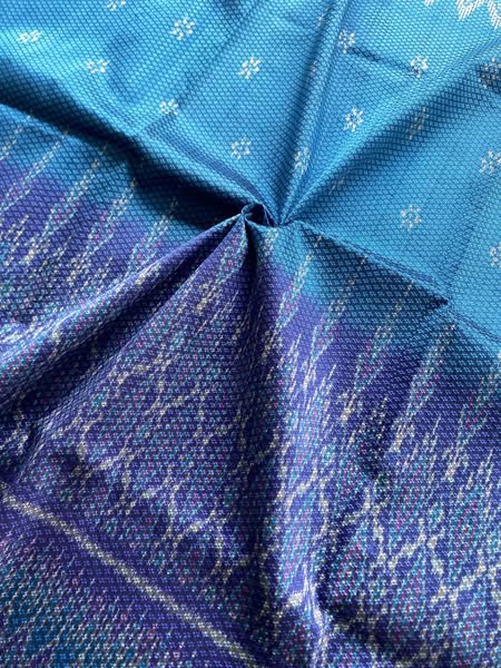 ซิ่น ผ้าไหมมัดหมี่ ยกดอกพริกไทย 6ตะกอ ขนาด1x2เมตร ลายเชิงนาคน้อย พื้นสีฟ้า รหัส L9A-KN-0624684