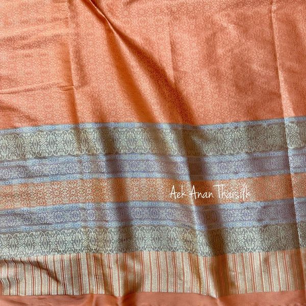 (ผ้าชุด)ไหมยกใหญ่ลำพูน (สีพื้น 2เมตร+ลาย 2.4เมตร) สีส้มโอลโรส รหัส N90-AA0119661