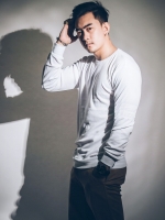 เสื้อยืดแขนยาว สีขาว