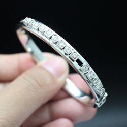 BL25069 กำไลเพชรกลิ้ง เพชรแท้ 14 เม็ด 0.98 กะรัต ทองแท้ 18k นน.รวม 24.3 กรัม เส้นผ่านศูนย์กลาง 5.4 ซม. เพชรไฟดี