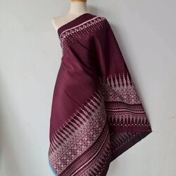 ซิ่น ผ้าไหมมัดหมี่ 3ตะกอ ขนาด 1x2เมตร ลายเชิงล่าง พื้นสีม่วงเปลือกมังคุด รหัส R2Q-119-0910686