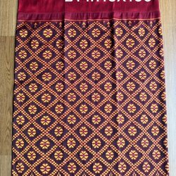 ซิ่น ไหมมัดหมี่รุ่นพิเศษ ซิ่นพระตะบอง งานทอ 3ตะกอ ขนาด 115x160ซม พื้นสีแดง รหัส N9-SIL-070667145514