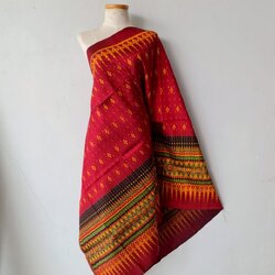 ซิ่น ผ้าไหมมัดหมี่ 3ตะกอ ขนาด 1x2เมตร ลายเชิงล่าง พื้นสีแดง รหัส R2Q-119-MM3H6