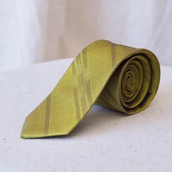เนคไทผ้าไหมลายริ้วหมี่ ขนาดกว้าง 2.5นิ้ว สีเขียว ND-CT-102491